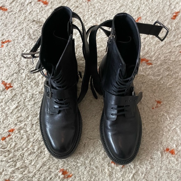 Saint Laurent Army Buckled leather Ankle Boot - Picture 2 of 4